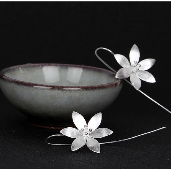 ◾️925 Sterling Silver Long Lotus Flower Drop Earrings - Picture 4 of 9